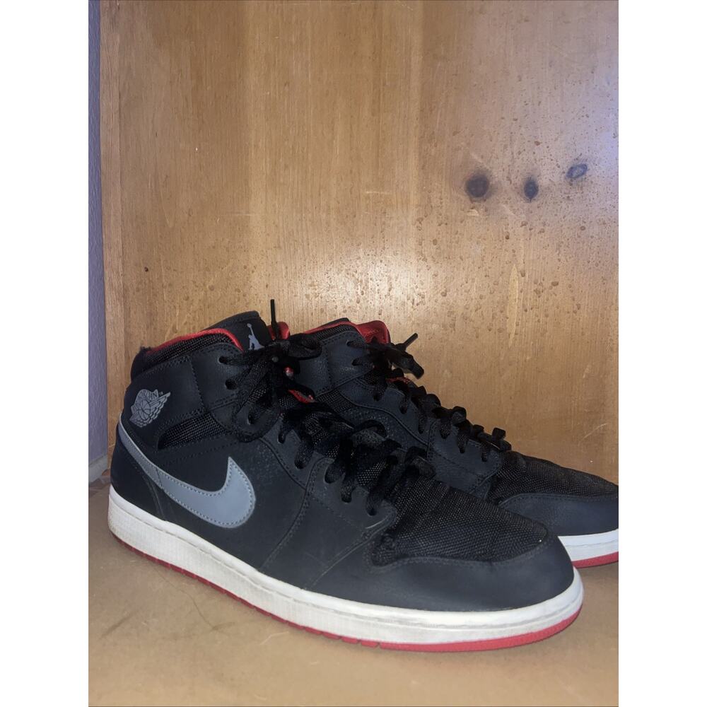Nike Air Jordan 1 Mid Sneakers Men’s 13Black Cool Grey Red Shoes 554724-004 RARE